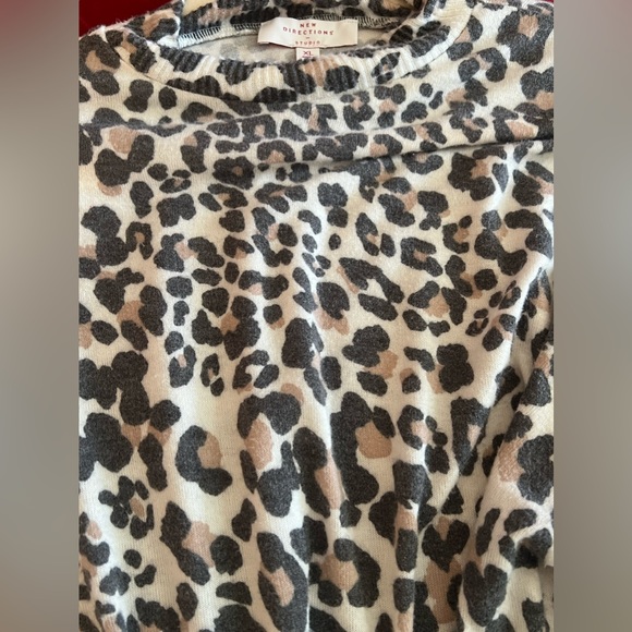 New Directions women’s leopard/cheetah print sweater - Picture 4 of 4